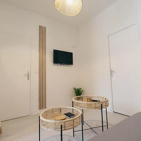 Verdant Oasis - Proche Du Centre - Wifi Gratuit - Parking A Proximite Apartment *